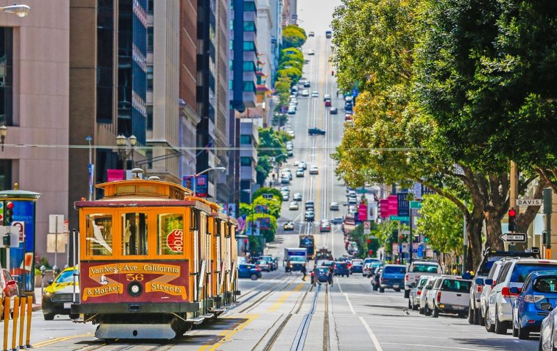 A traditional San Francisco trolley scene