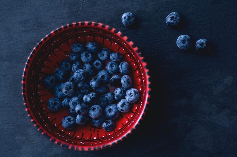 A bowl of fresh blueberries