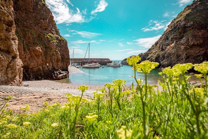 Creux Harbour, Sar