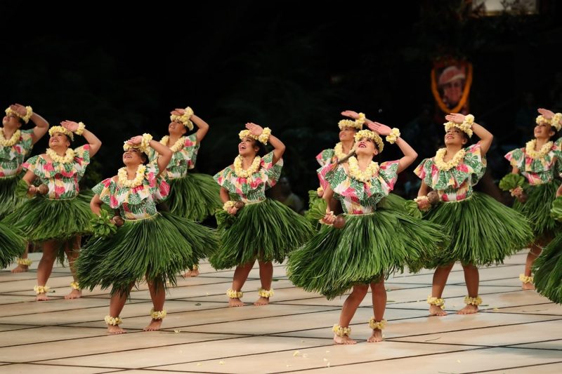 Hula dancers