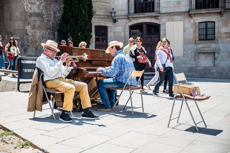 Street music in the cathedral square, Barcelona