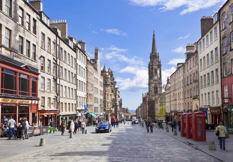 The High Street in Edinburgh old town, the Royal Mile, Edinburgh